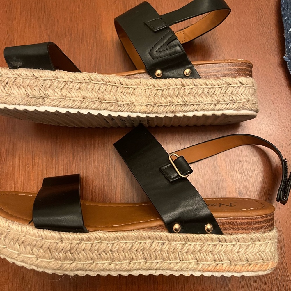 Natural Reflection black sandals